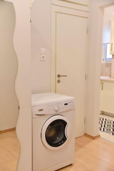 Tiny Treasure Apartment Афіни Екстер'єр фото